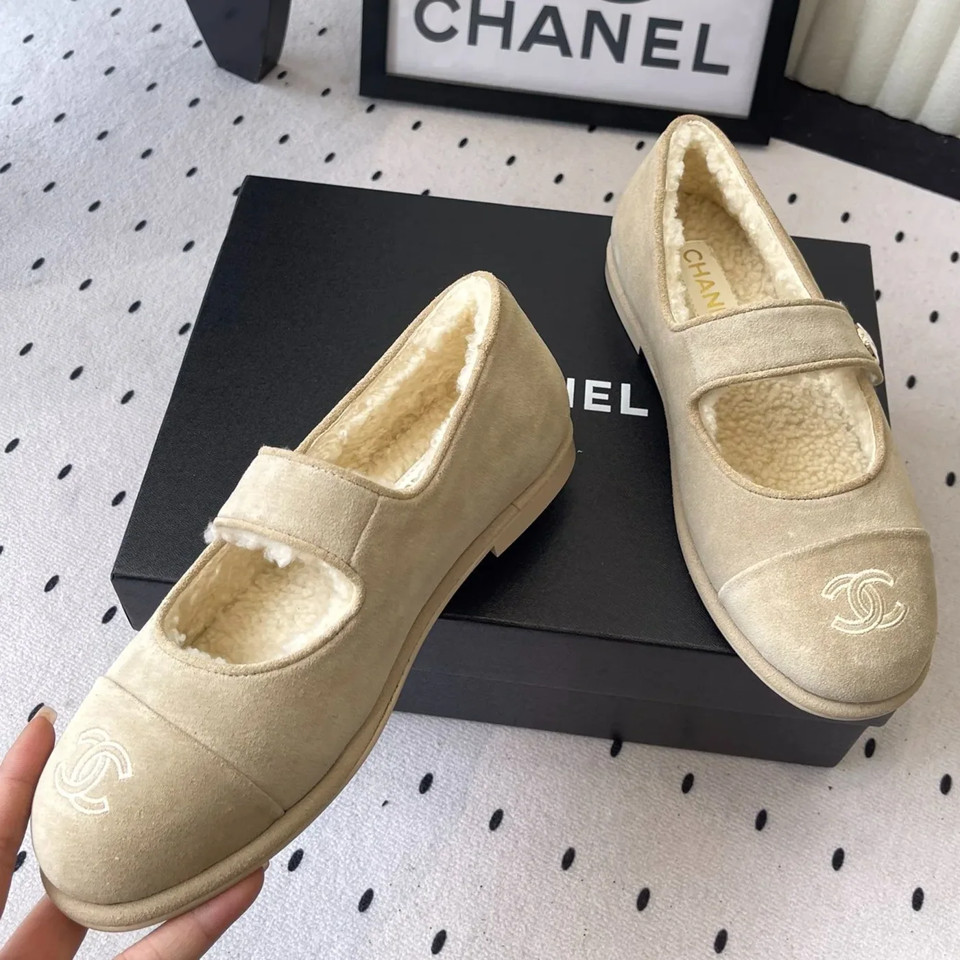 Chanel Mary Jane Flats Beige Suede Shearling Chanel Mary Jane Flats Beige Suede Shearling