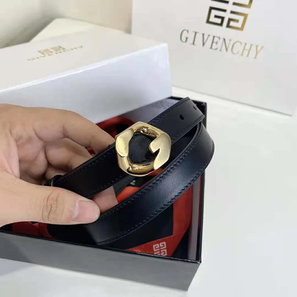 Givenchy G Chain Buckle Thin Reversible Belt in Smooth Leather for Women in Gold