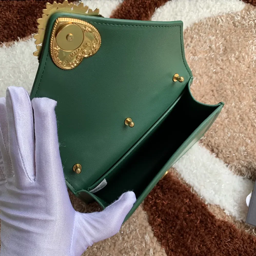 Dolce Gabbana D&G Medium Smooth Calfskin Devotion Bag for Women in Green Dolce Gabbana D&G Medium Smooth Calfskin Devotion Bag for Women in Green