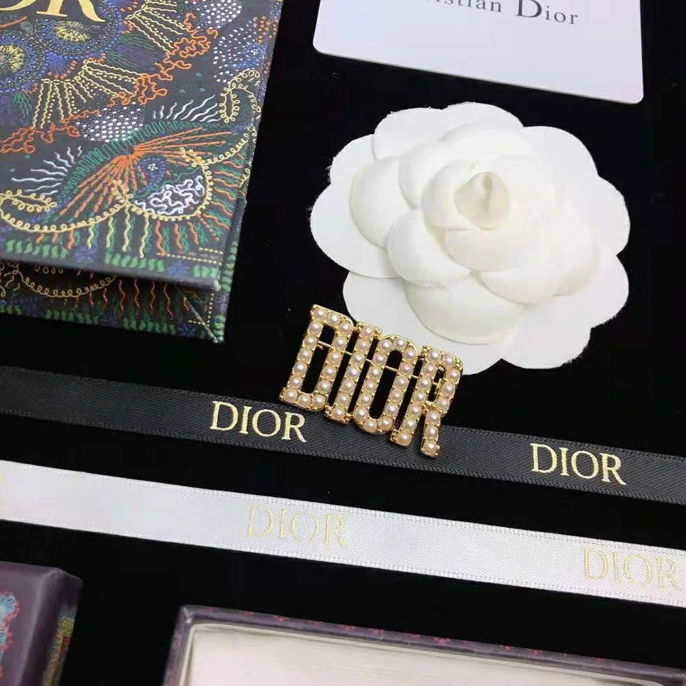 Dior Dio(r)evolution Brooch Gold-Finish Metal and White Resin Pearls for Women Dior Dio(r)evolution Brooch Gold-Finish Metal and White Resin Pearls for Women