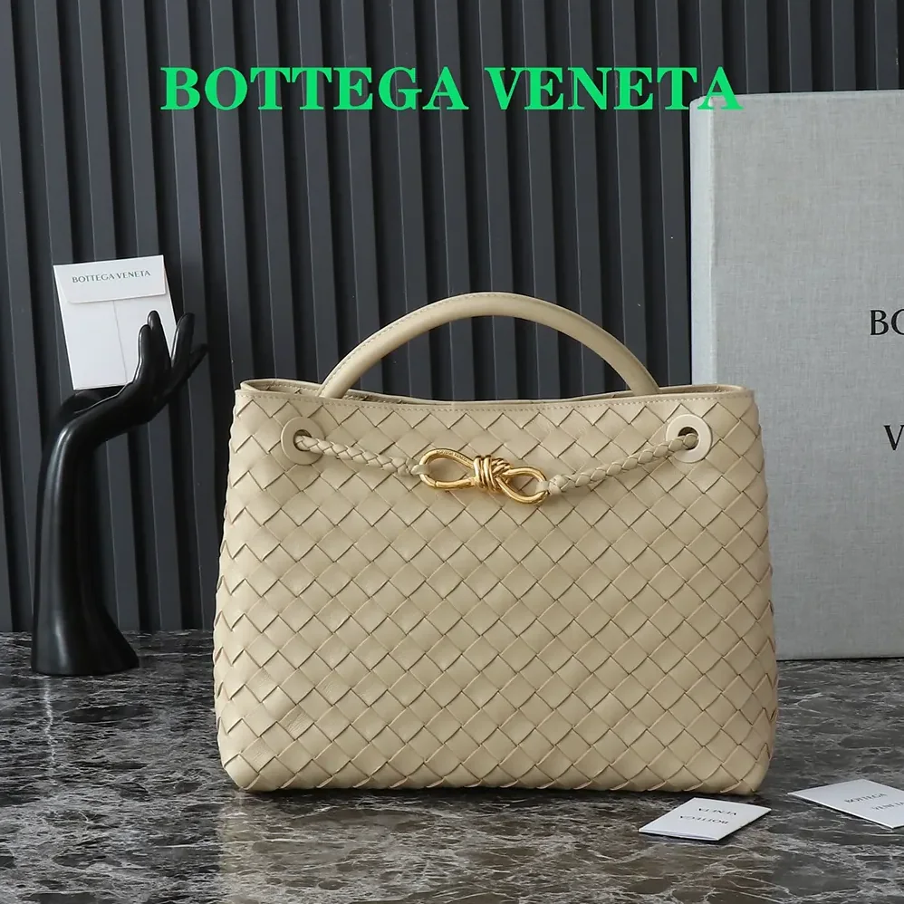 Bottega Veneta Medium Andiamo in Supple Intrecciato Leather for Women in Beige Bottega Veneta Medium Andiamo in Supple Intrecciato Leather for Women in Beige
