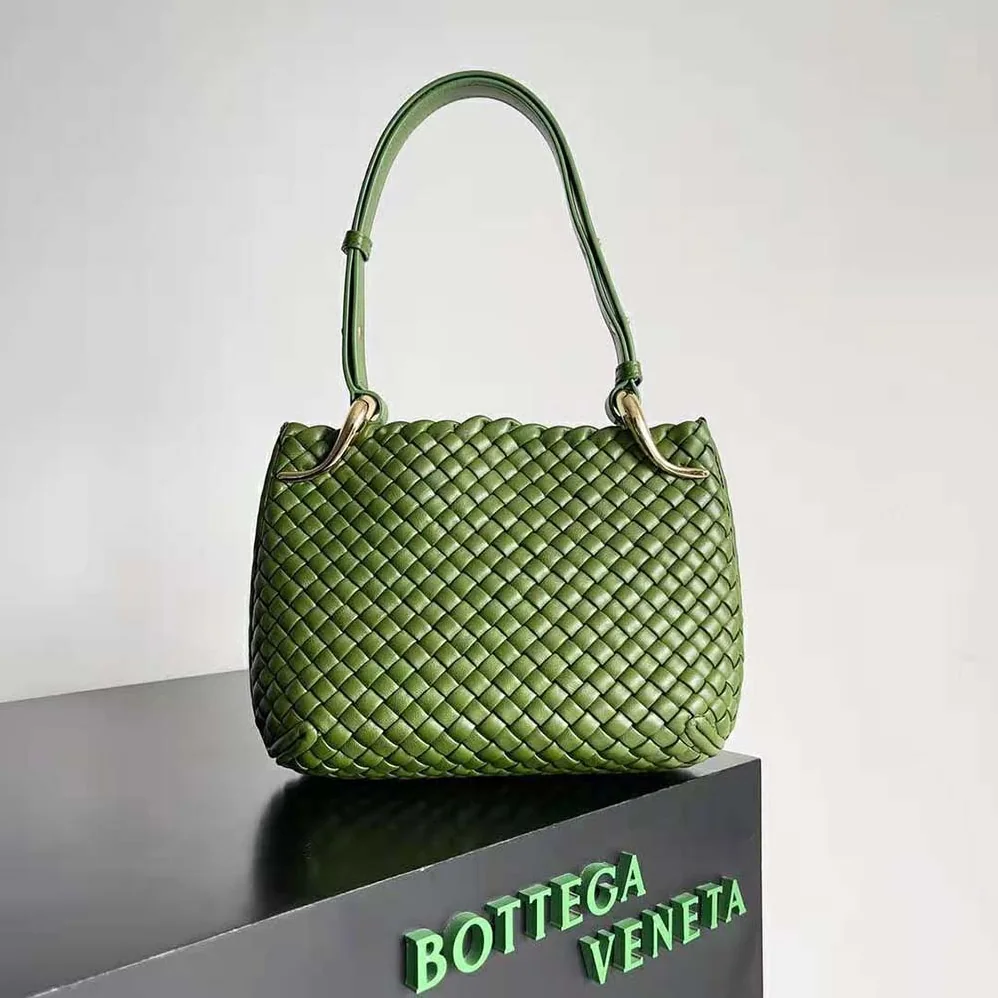 Bottega Veneta Small Clicker Shoulder Bag for Women in Green