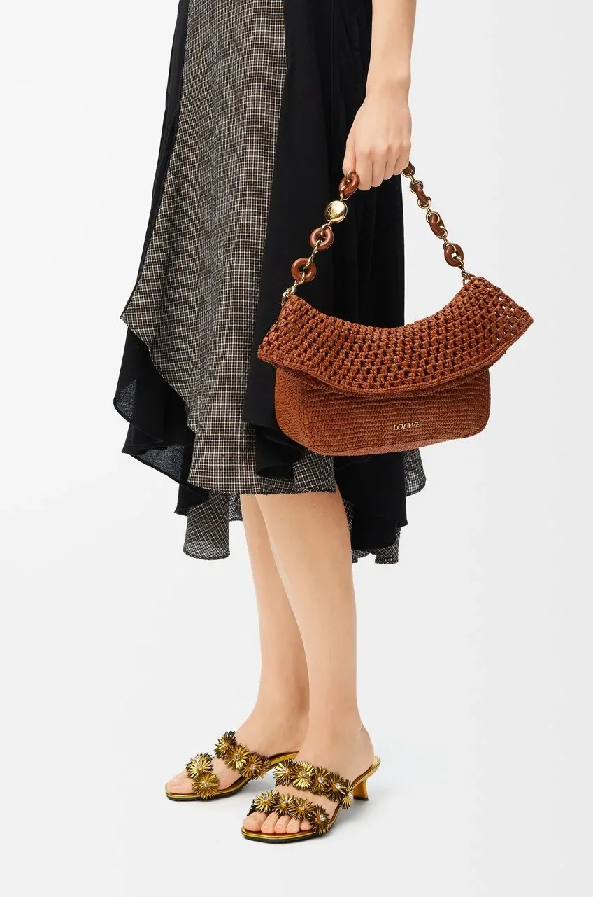 Loewe Medium Ola Bag In Raffia Honey Gold / AP22P22X02 Loewe Medium Ola Bag In Raffia Honey Gold / AP22P22X02