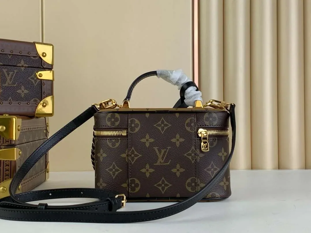Louis Vuitton Vanity Chain Pouch Brown / Louis Vuitton Vanity Chain Pouch Brown /