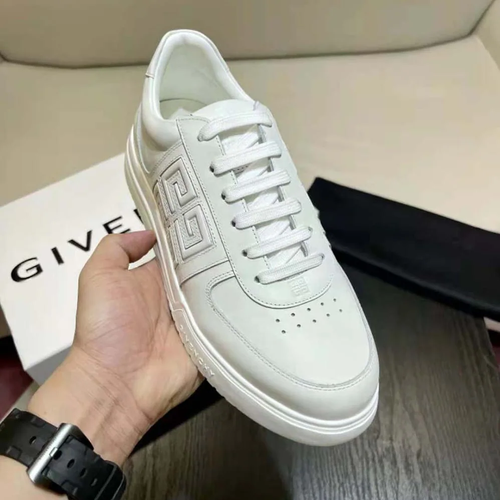Givenchy G4 Sneakers in Leather for Men in White Givenchy G4 Sneakers in Leather for Men in White
