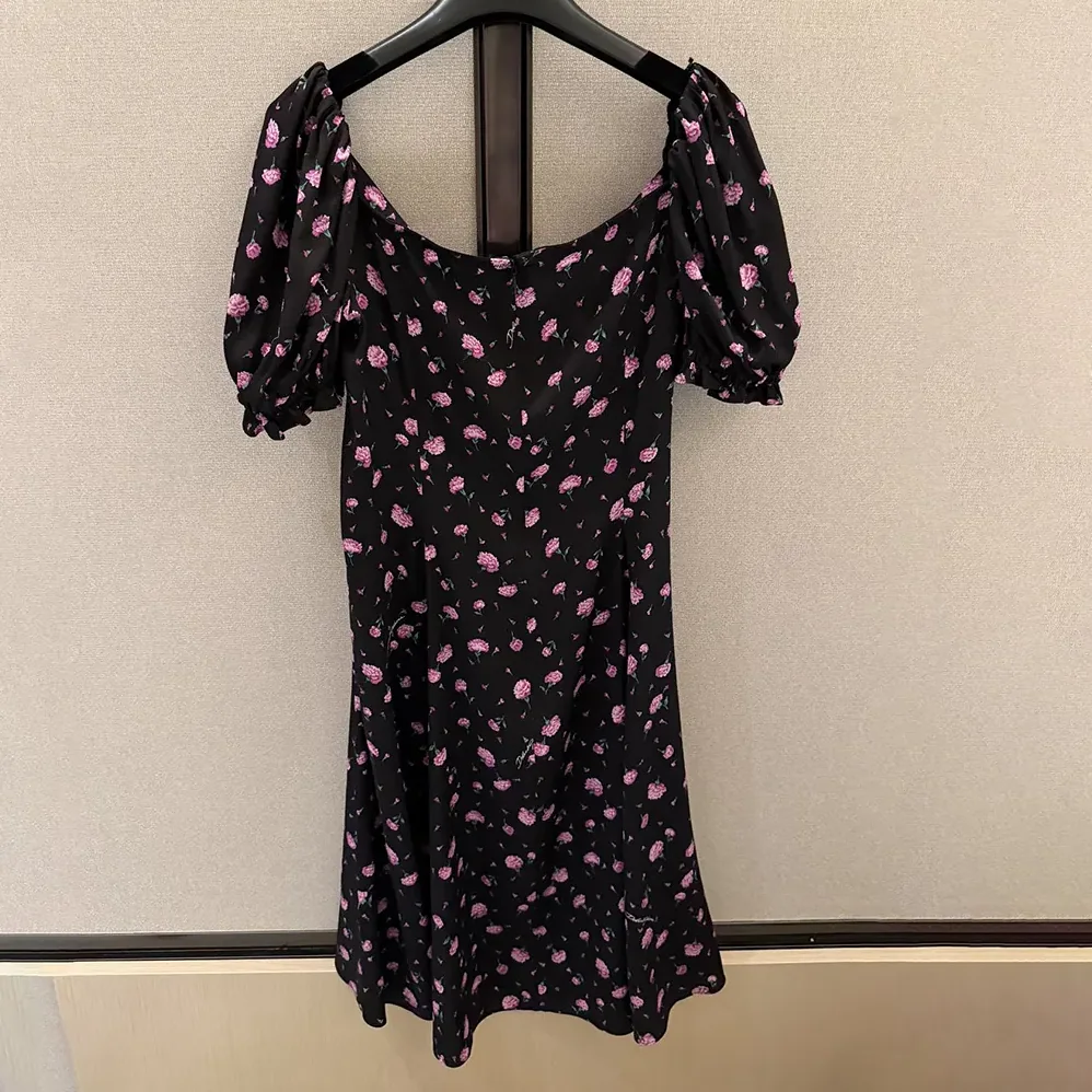 Dolce Gabbana D&G Carnations for Women in Print Dress Dolce Gabbana D&G Carnations for Women in Print Dress