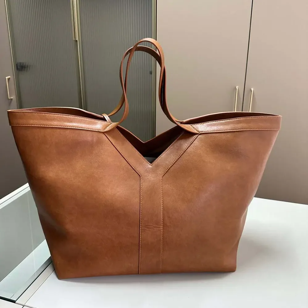Saint Laurent YSL Y Tote in Leather for Women in Brown