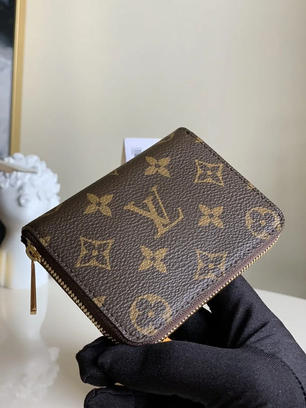 Louis Vuitton Zippy Coin Purse In Monogram Canvas Louis Vuitton Zippy Coin Purse In Monogram Canvas