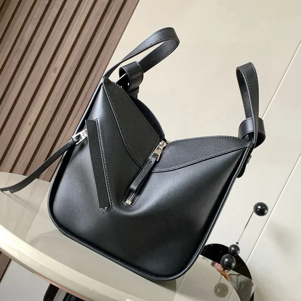 Loewe Compact Hammock Bag in in Classic Calfskin for Unisex in Black Loewe Compact Hammock Bag in in Classic Calfskin for Unisex in Black