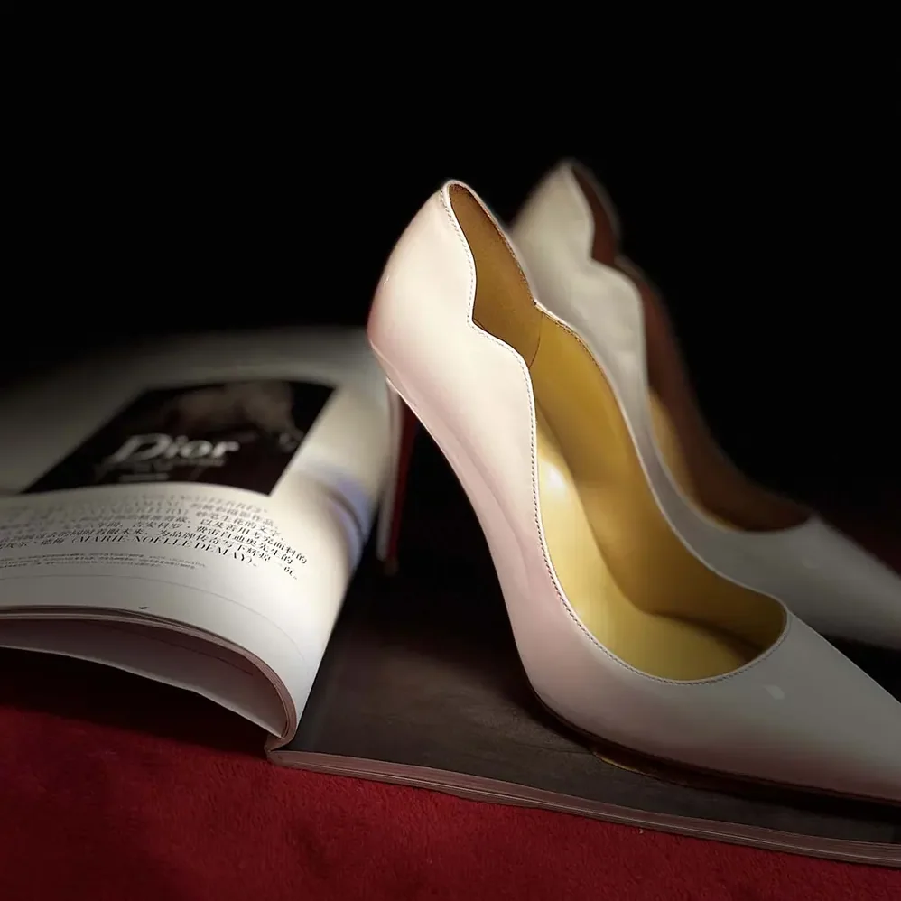 Christian Louboutin Hot Chick 100 mm Pumps Patent Calf Leather White for Women Christian Louboutin Hot Chick 100 mm Pumps Patent Calf Leather White for Women