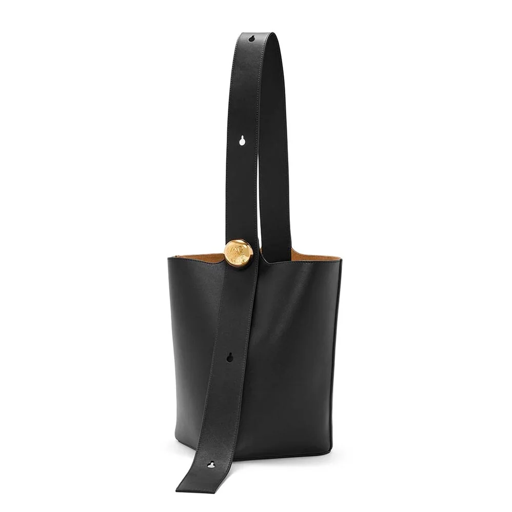 Loewe Medium Pebble Bucket Bag in Mellow Calfskin for Unisex in Black