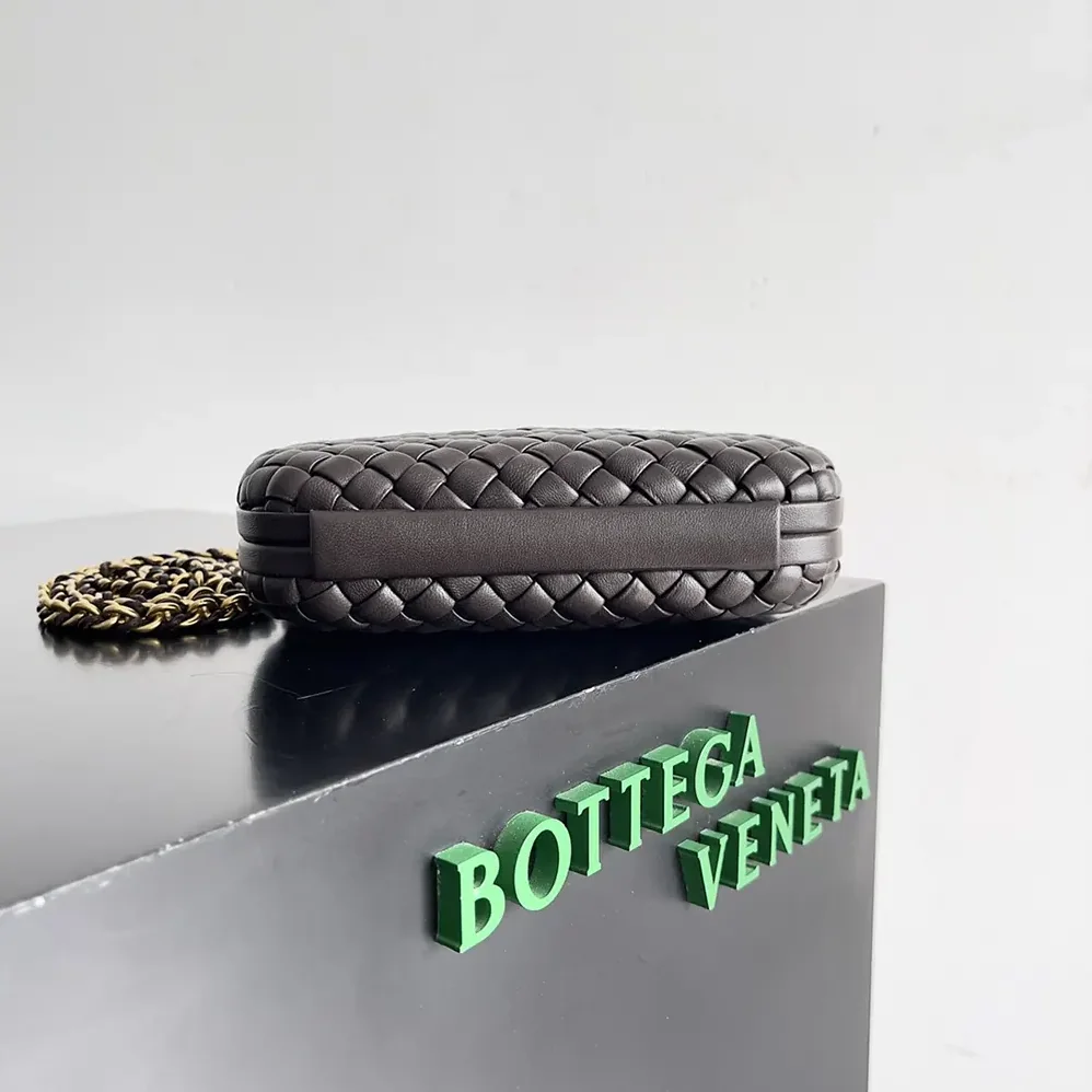 Bottega Veneta Knot Minaudière Clutch in Calfskin Leather for Women in Maroon Bottega Veneta Knot Minaudière Clutch in Calfskin Leather for Women in Maroon
