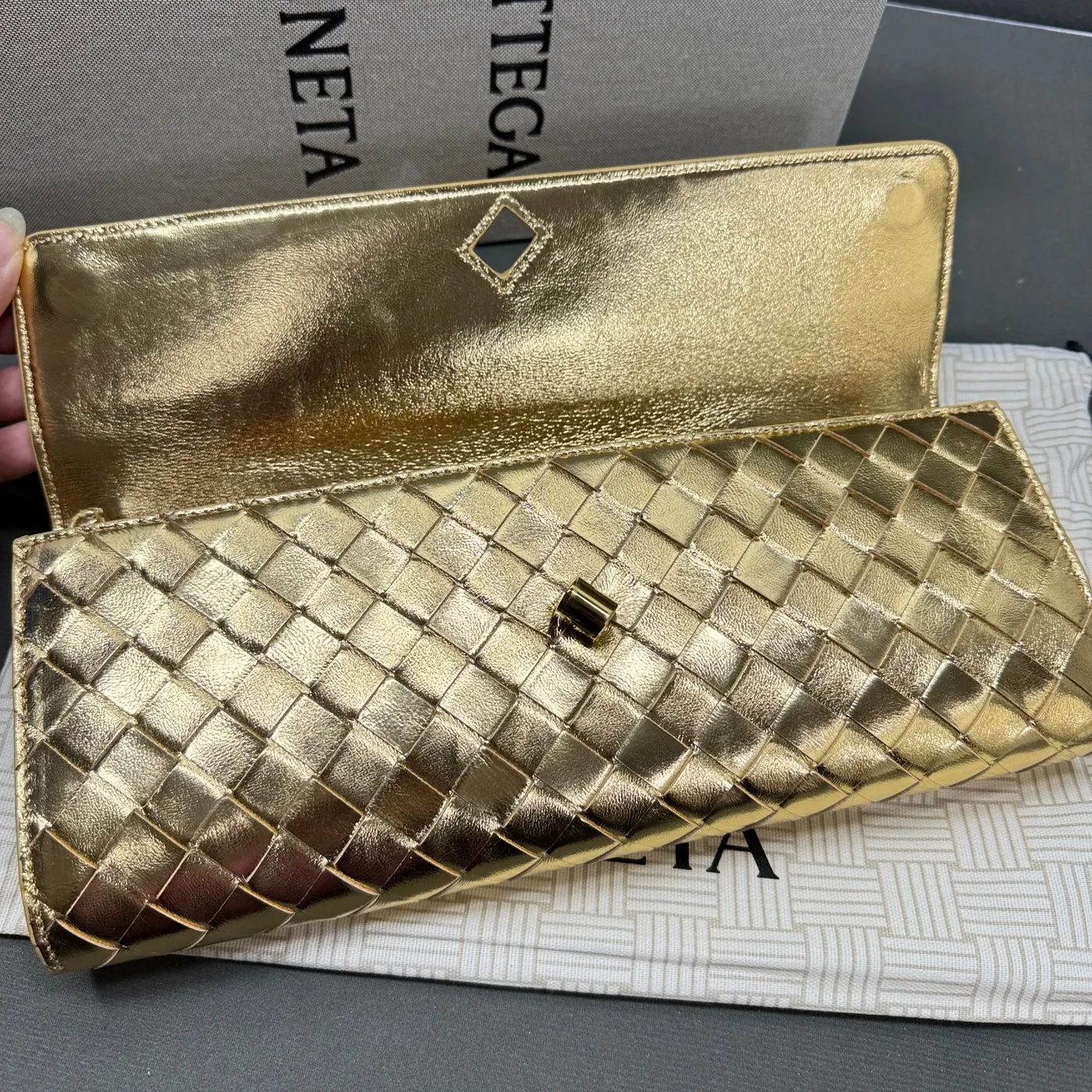 Bottega Veneta Andiamo Clutch in Gold Metallic Gold Hardware