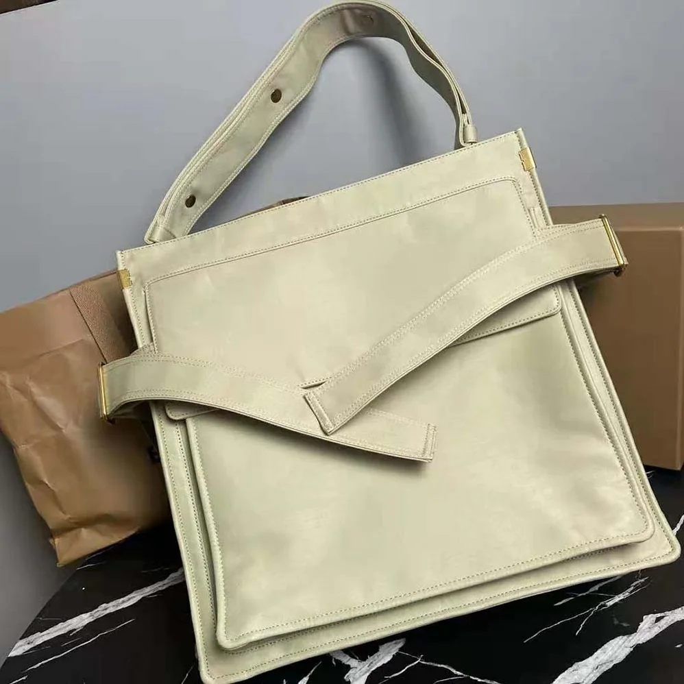 Burberry Trench Tote for Men in Green