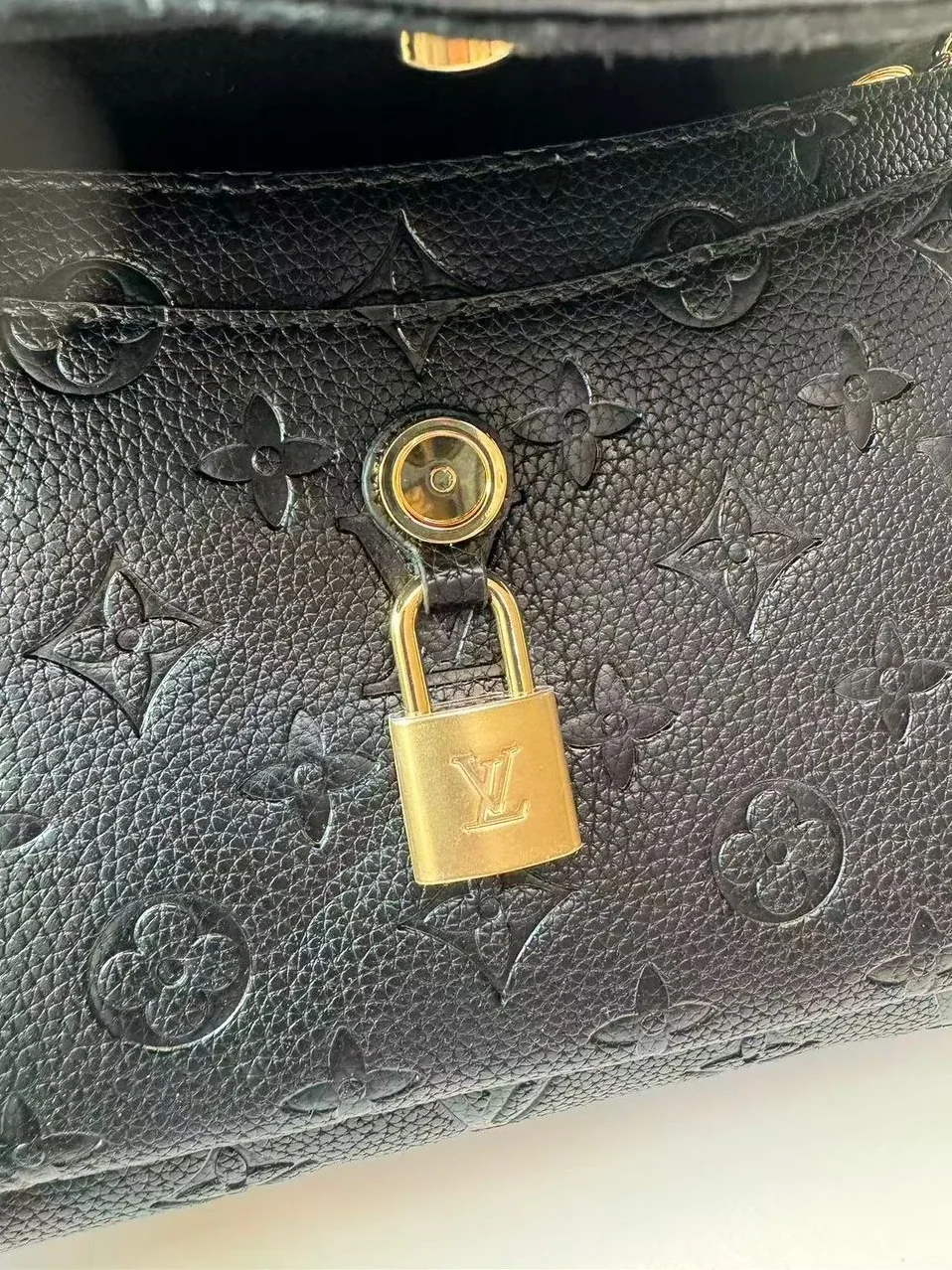 Louis Vuitton Anytime Flap Bag Black /