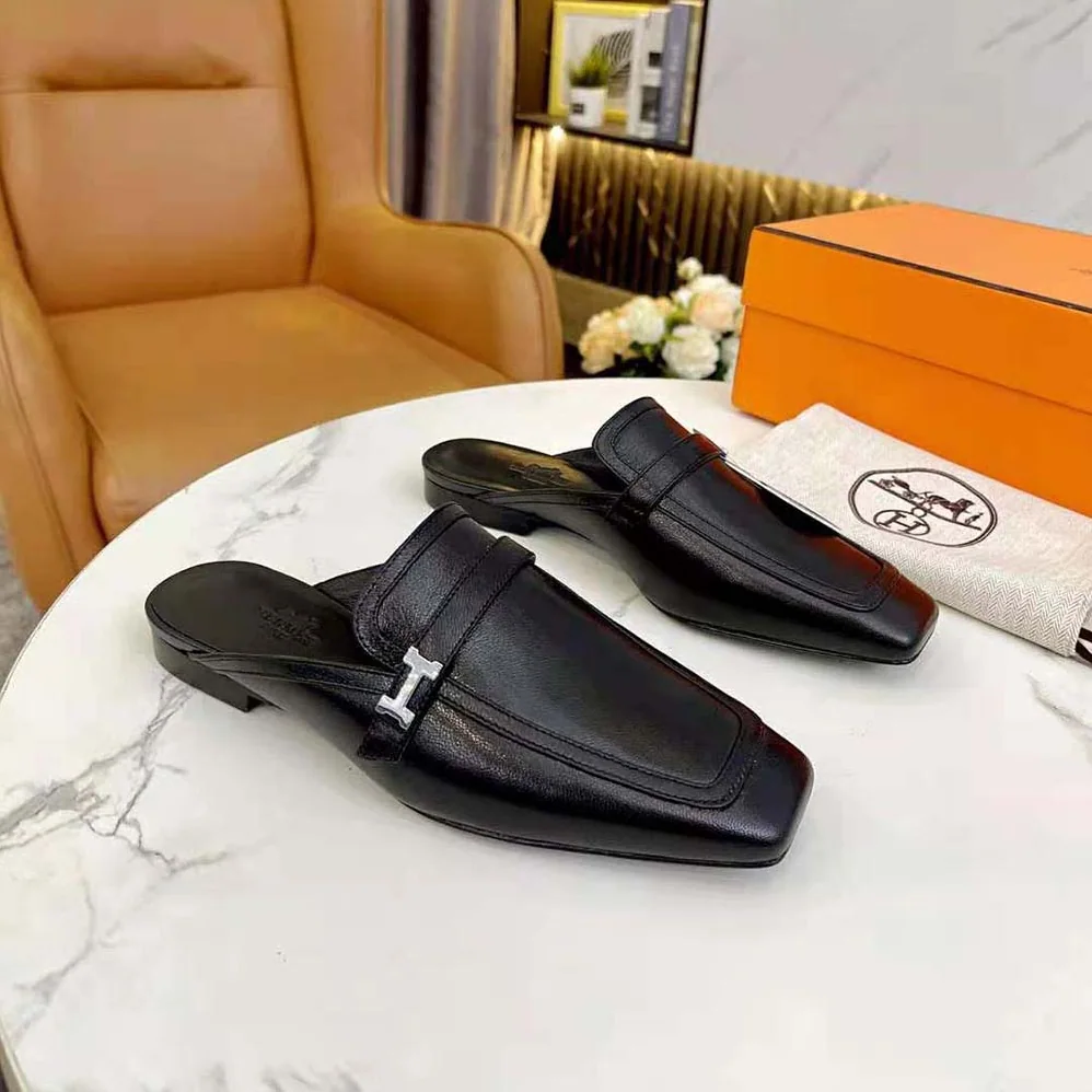 Hermes Groupie Mule in Goatskin with Miniature Palladium-Plated Paris Buckle for Women in Black