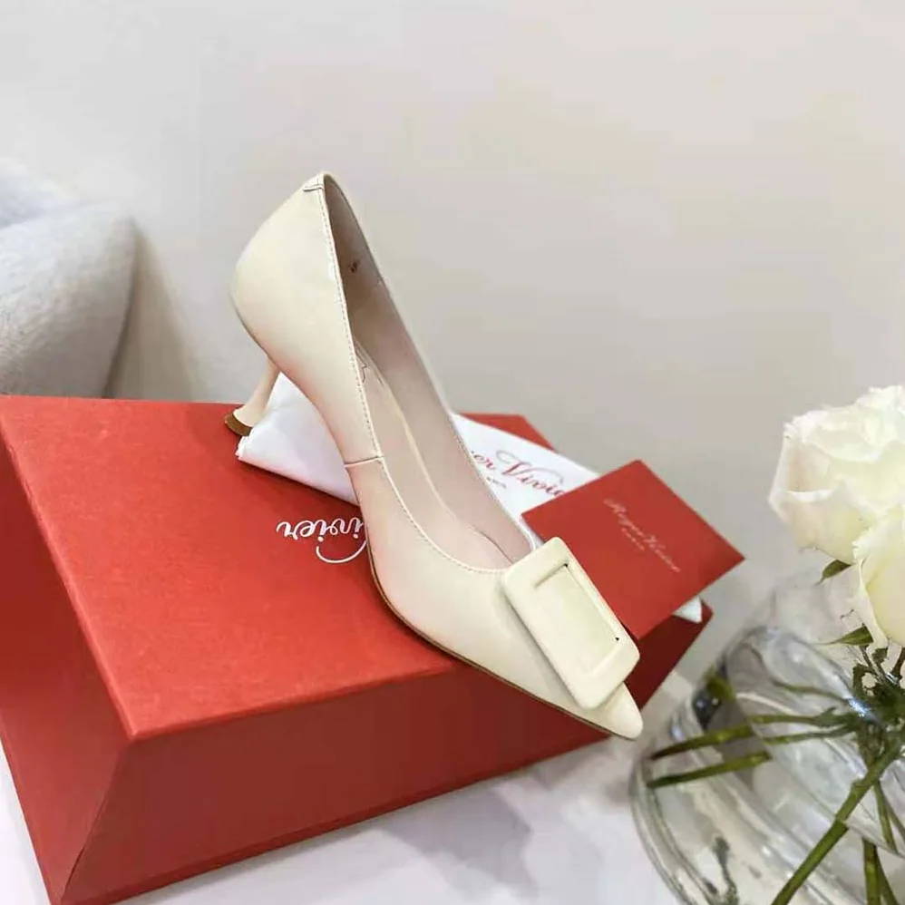 Roger Vivier Viv' In The City Pumps in Patent Leather for Women in White