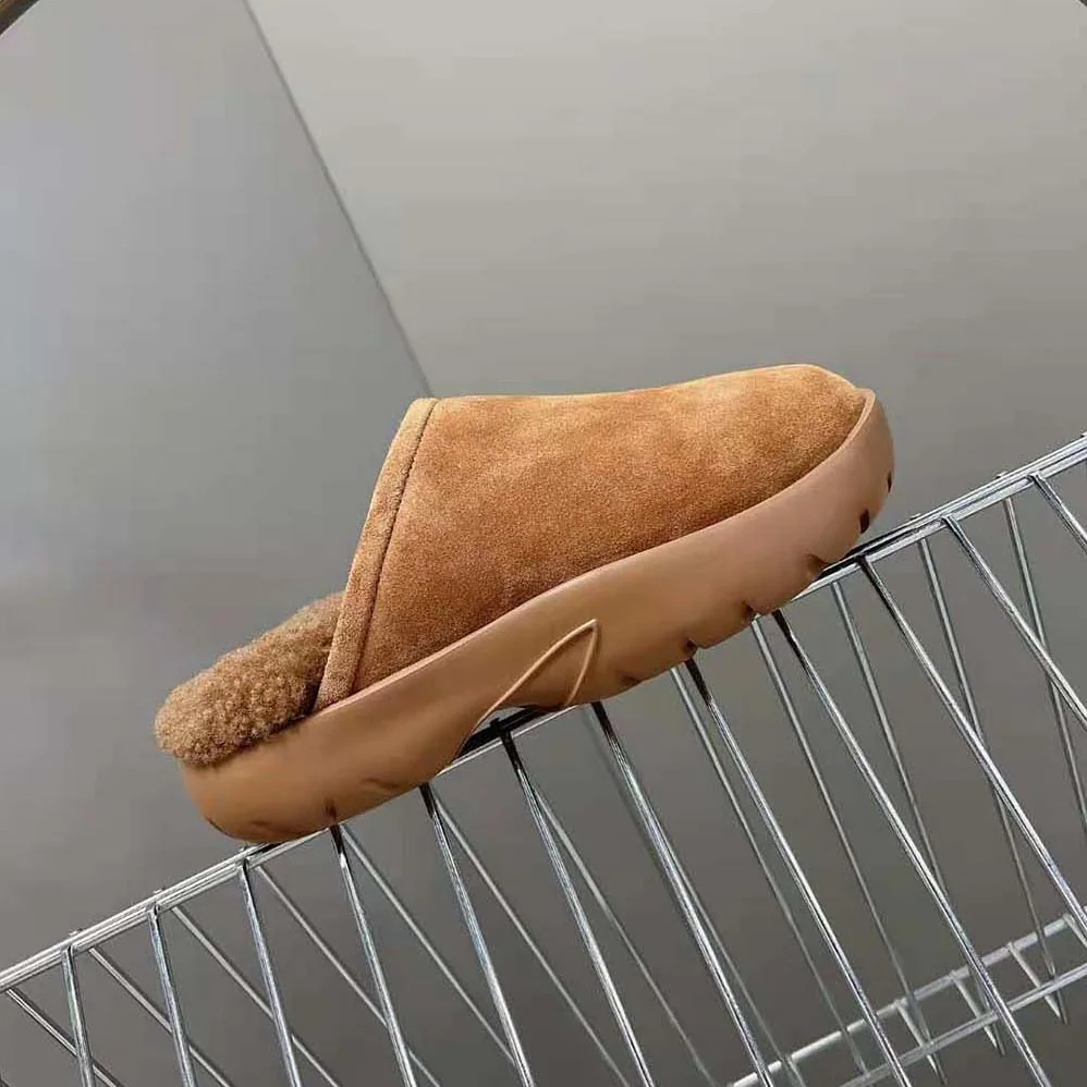 Bottega Veneta Snap Slipper in Shearling Calfskin for Unisex in Brown Bottega Veneta Snap Slipper in Shearling Calfskin for Unisex in Brown