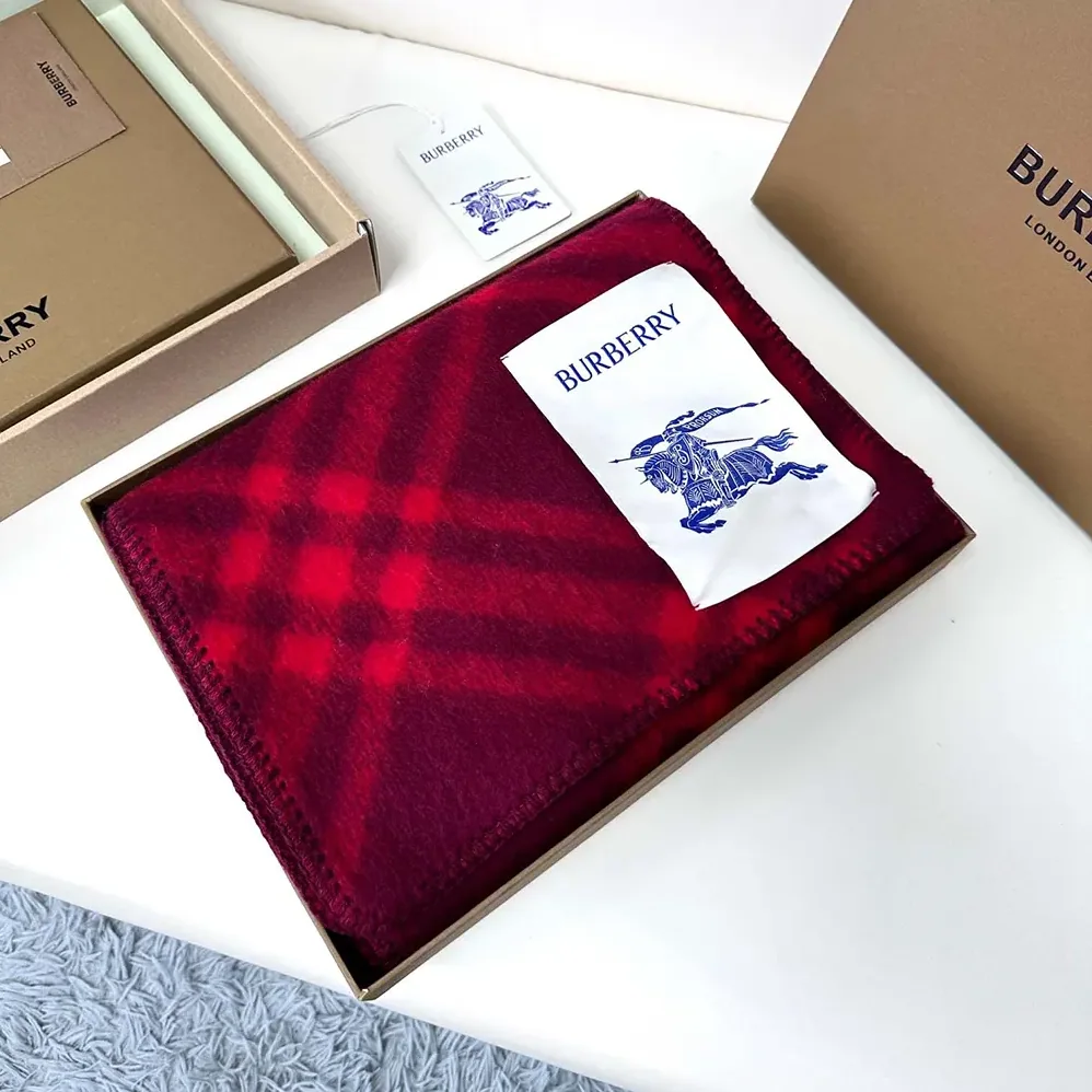 Burberry Check Wool Scarf for Unisex in Red