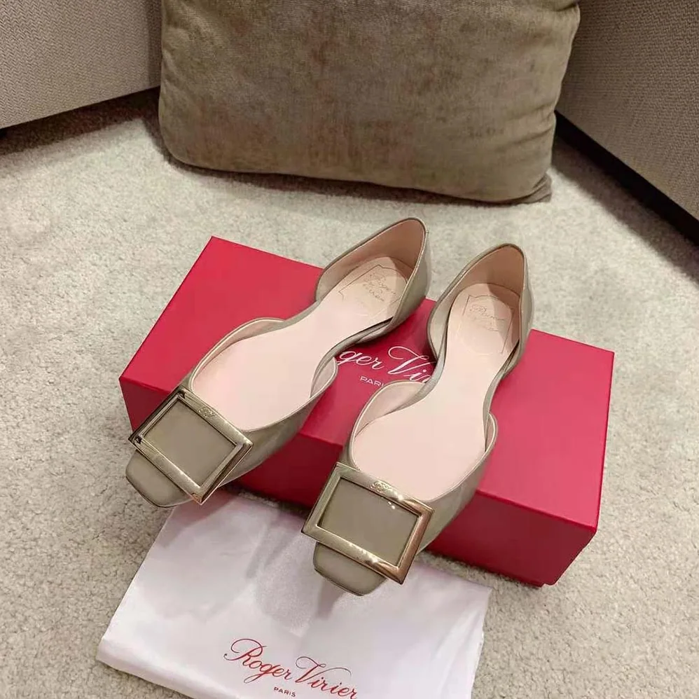 Roger Vivier Trompette Dorsay Metal Buckle Ballerinas in Patent Leather for Women in Beige Roger Vivier Trompette Dorsay Metal Buckle Ballerinas in Patent Leather for Women in Beige