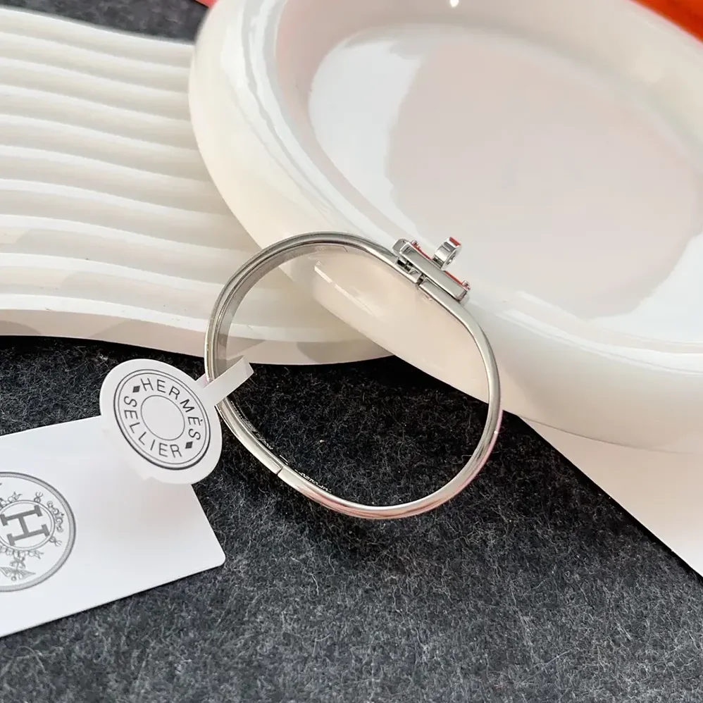 Hermes Mini Clic Kelly Bracelet for Unisex in Pink