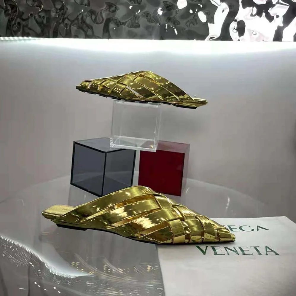Bottega Veneta Alfie Slipper Open-back Intreccio Leather Slippers for Women in Gold Bottega Veneta Alfie Slipper Open-back Intreccio Leather Slippers for Women in Gold