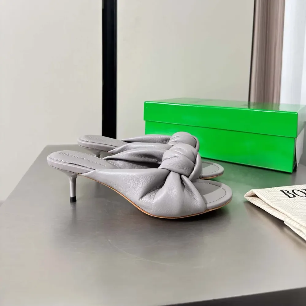 Bottega Veneta Cherry Mule in Supple Nappa Leather for Women in Basalt Bottega Veneta Cherry Mule in Supple Nappa Leather for Women in Basalt