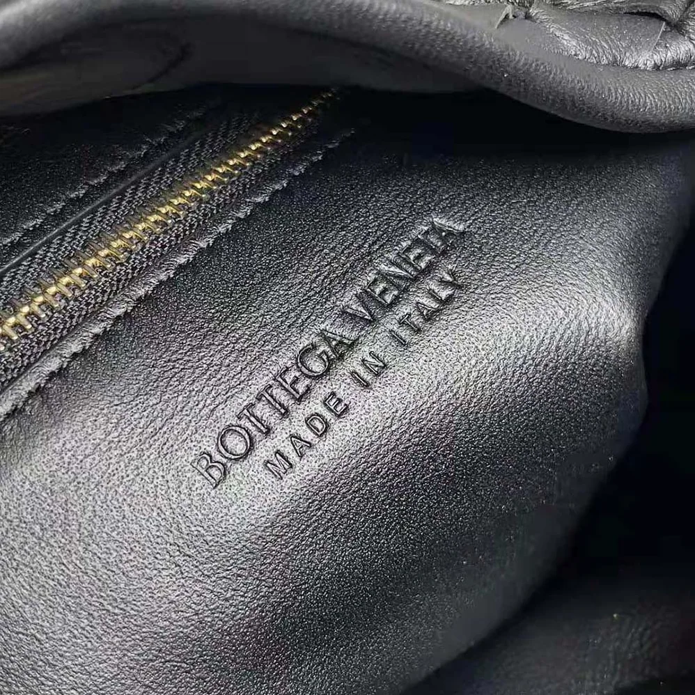 Bottega Veneta Small Hop with Intrecciato Craftsmanship in Calfskin Leather for Women in Black