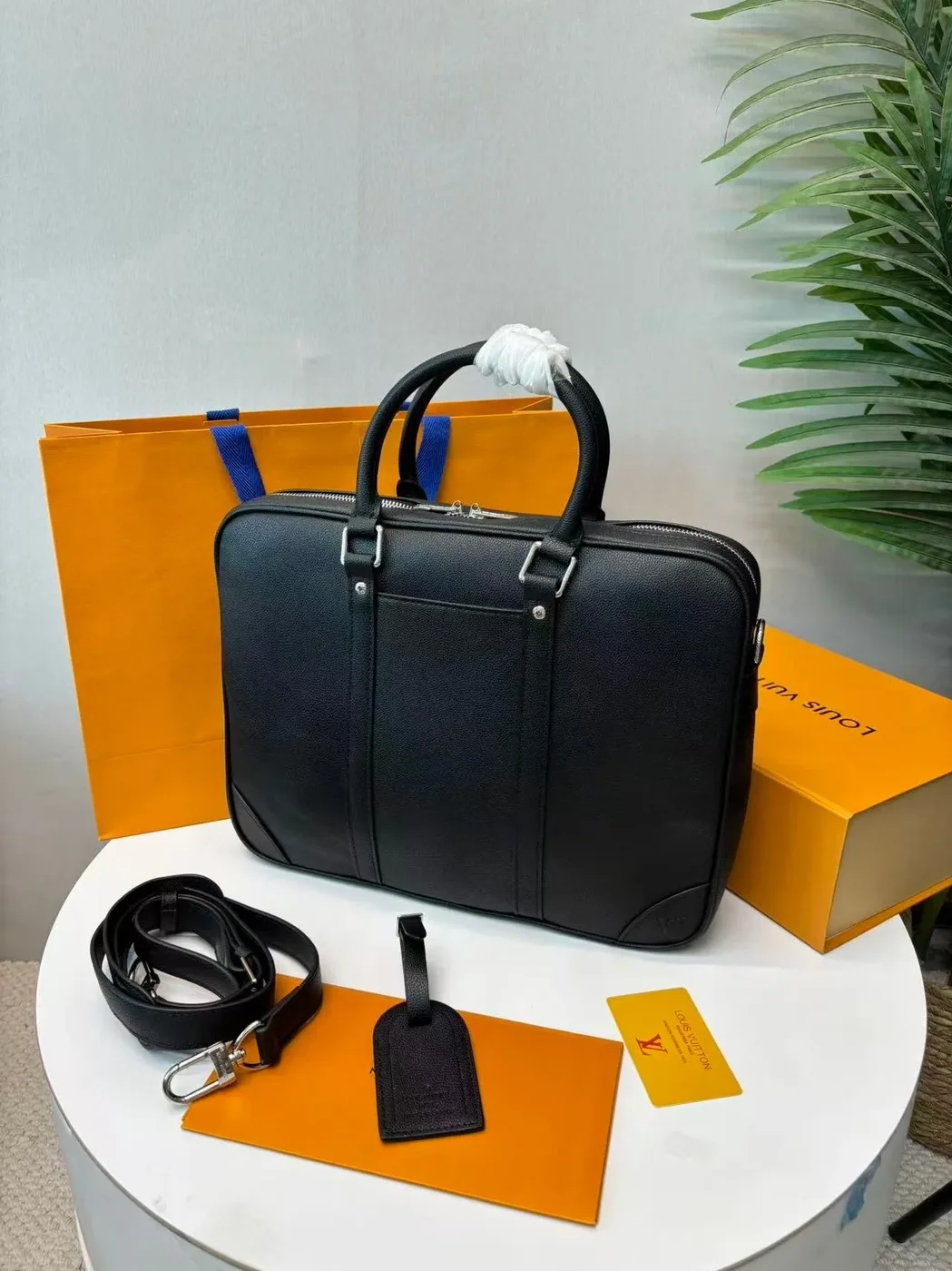 Louis Vuitton Porte in Documents Voyage PM Black / Louis Vuitton Porte in Documents Voyage PM Black /