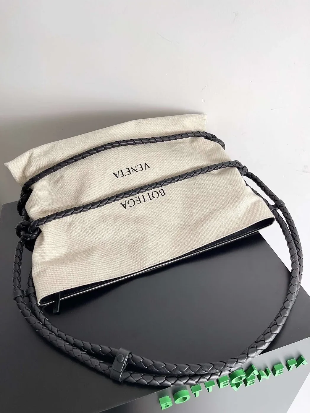 Bottega Veneta Quadronno Shoulder Bag Cream /