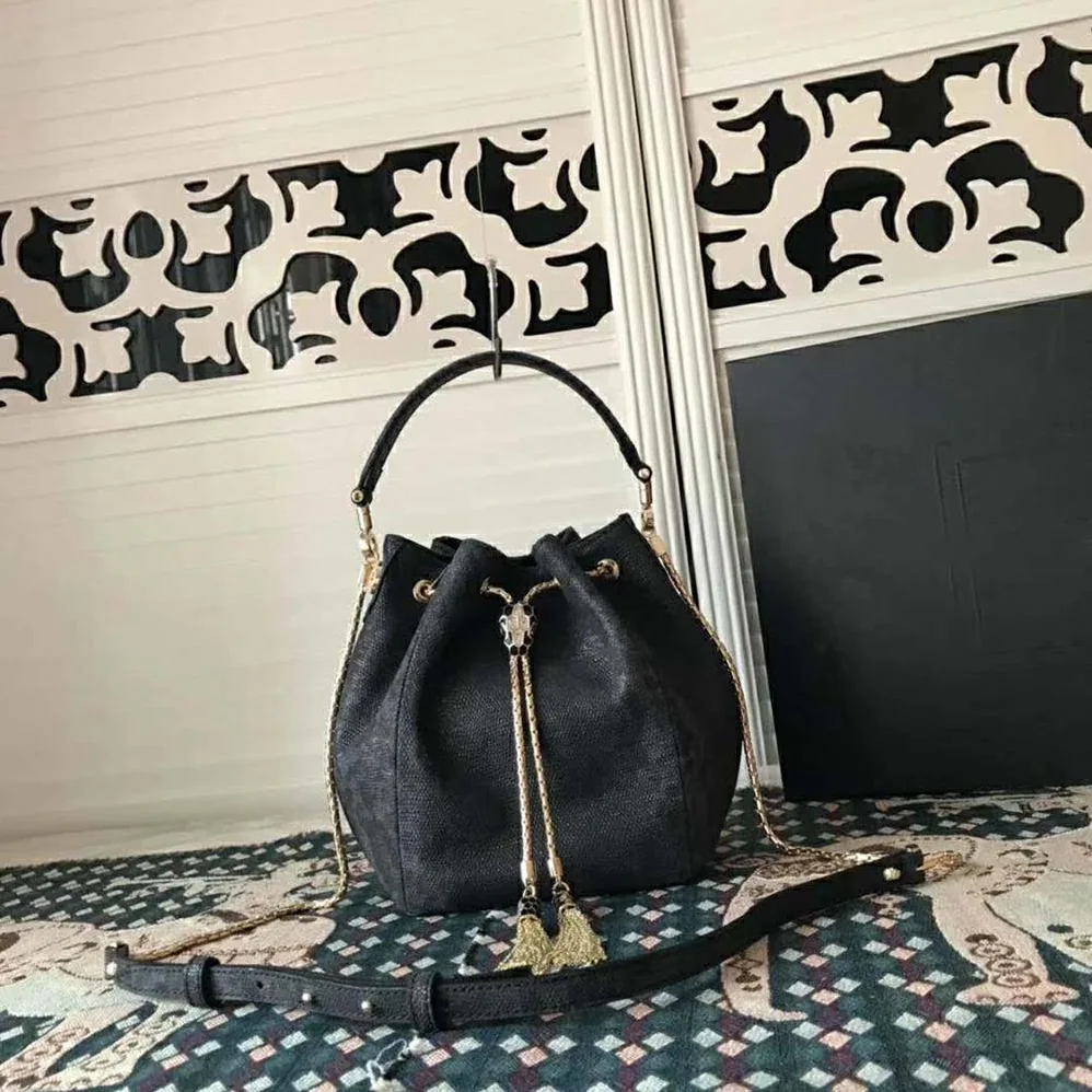 Bvlgari Serpenti Forever Bucket for Women in Black Bvlgari Serpenti Forever Bucket for Women in Black