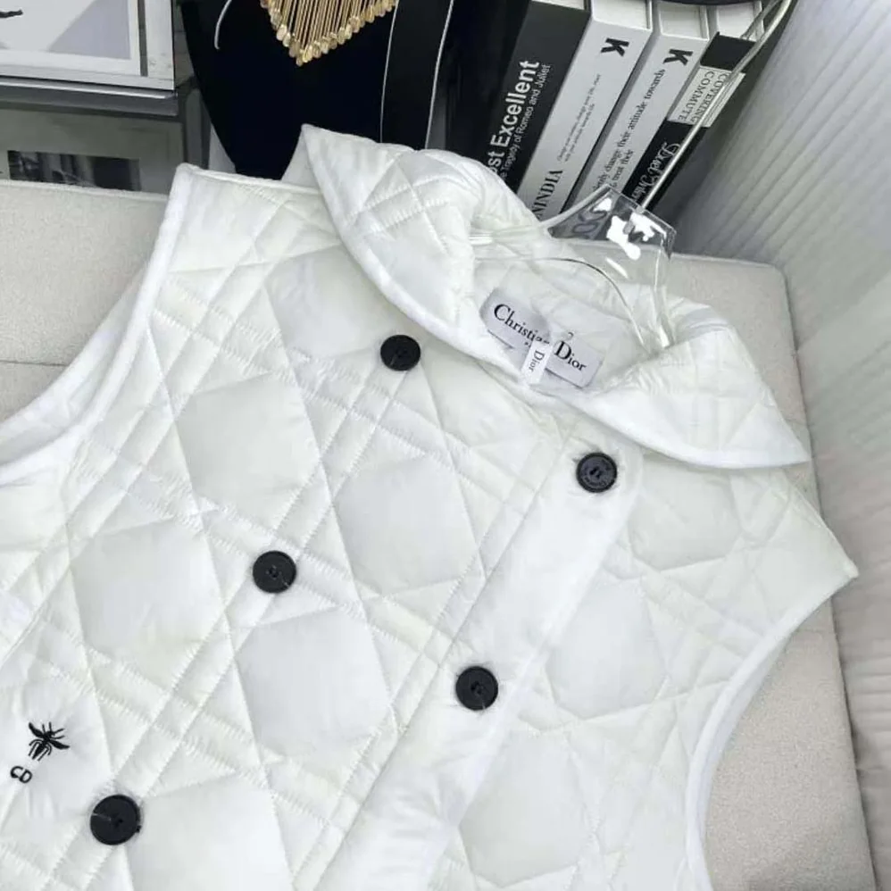 Dior Sleeveless Cropped Macrocannage Vest White Quilted Technical Taffeta for Women Dior Sleeveless Cropped Macrocannage Vest White Quilted Technical Taffeta for Women