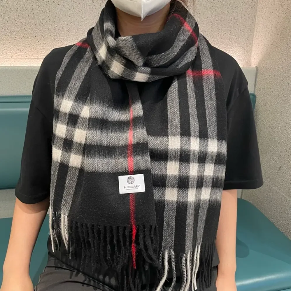 Burberry Check Cashmere Scarf for Unisex in Black Burberry Check Cashmere Scarf for Unisex in Black