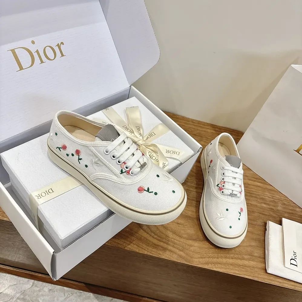 Dior Saltwind Sneaker White Cotton Embroidered with Multicolor Doves & Roses Motif for Unisex