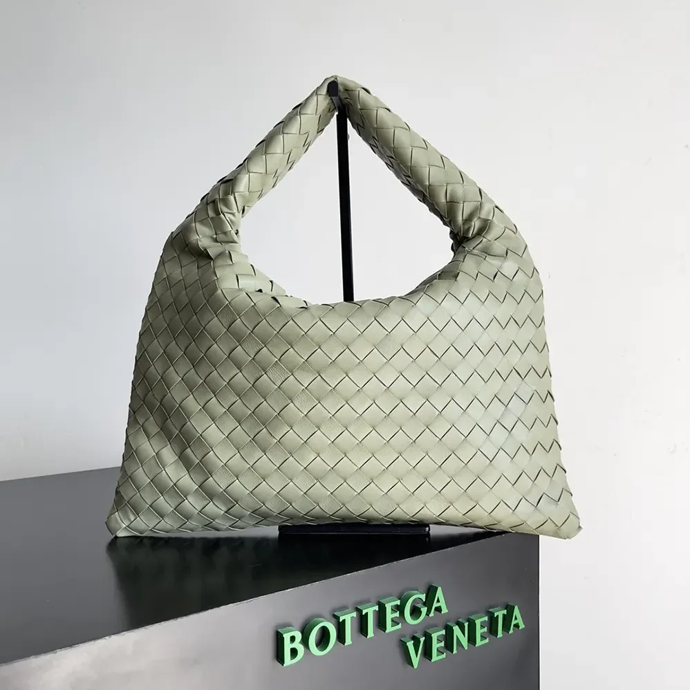 Bottega Veneta Hop Shoulder Bag in Calfskin Leather for Women in Olive