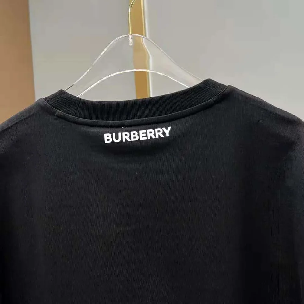 Burberry Deer Print Cotton Oversized T-shirt for Women in Black