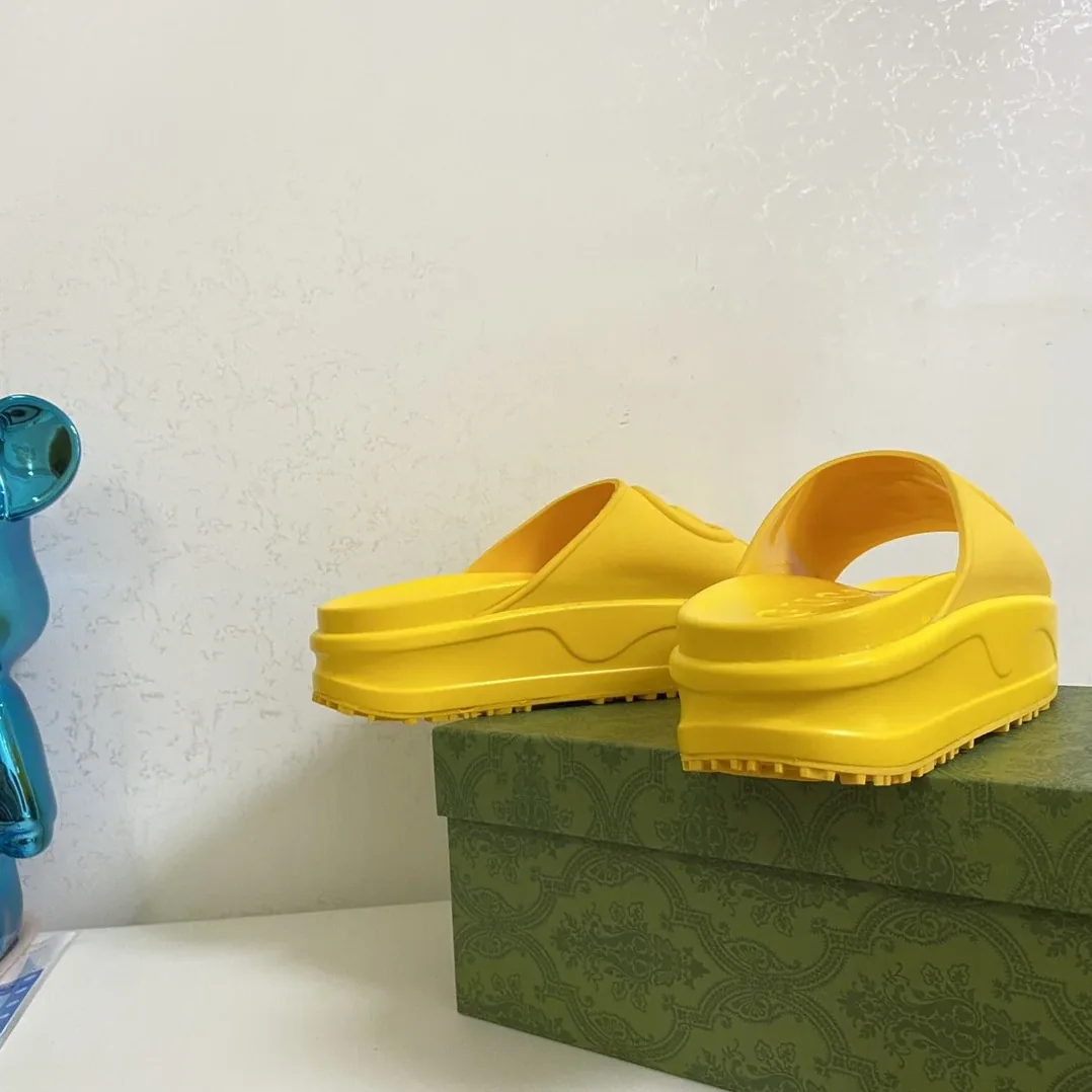 Gucci Interlocking G Slide Sandal Yellow Gucci Interlocking G Slide Sandal Yellow
