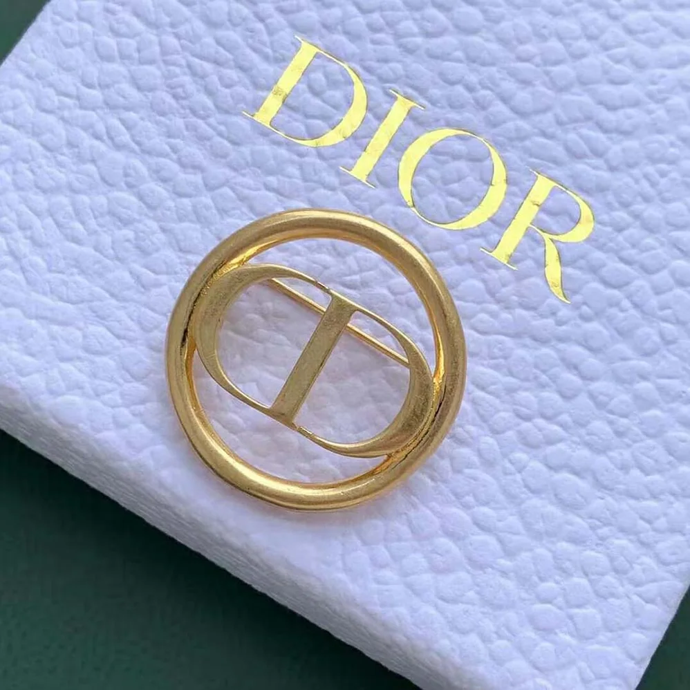 Dior 30 Montaigne Brooc Gold for Women in Finish Metal Dior 30 Montaigne Brooc Gold for Women in Finish Metal