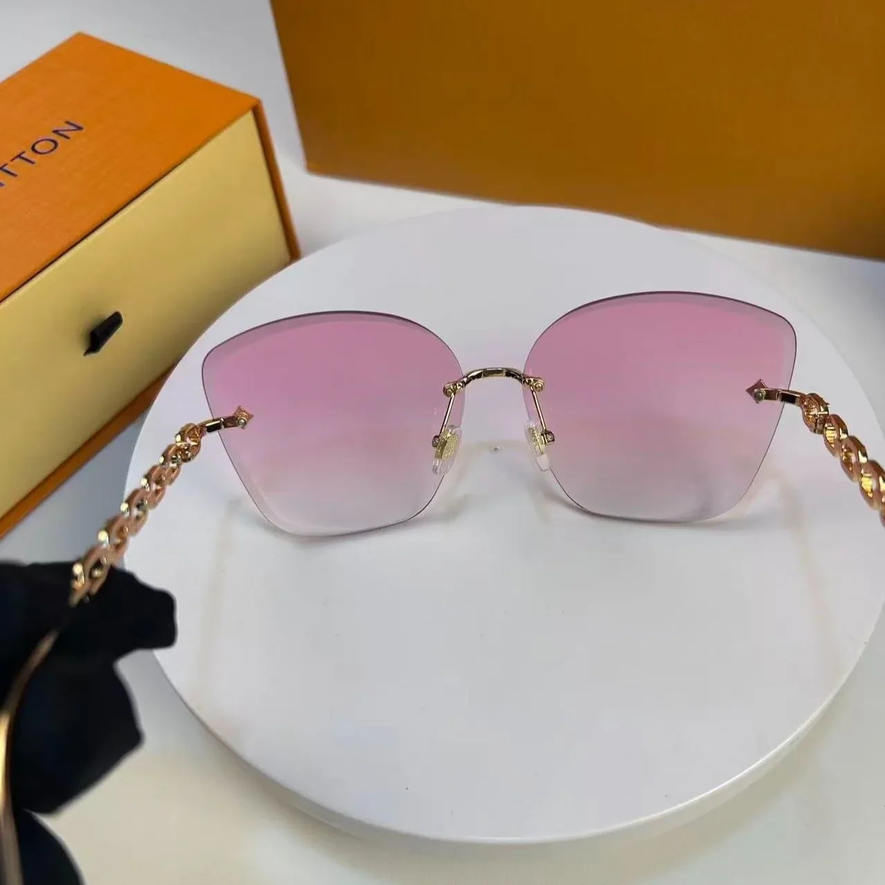 Louis Vuitton LV Jewel Round Cat Eye Sunglasses Pink Gold
