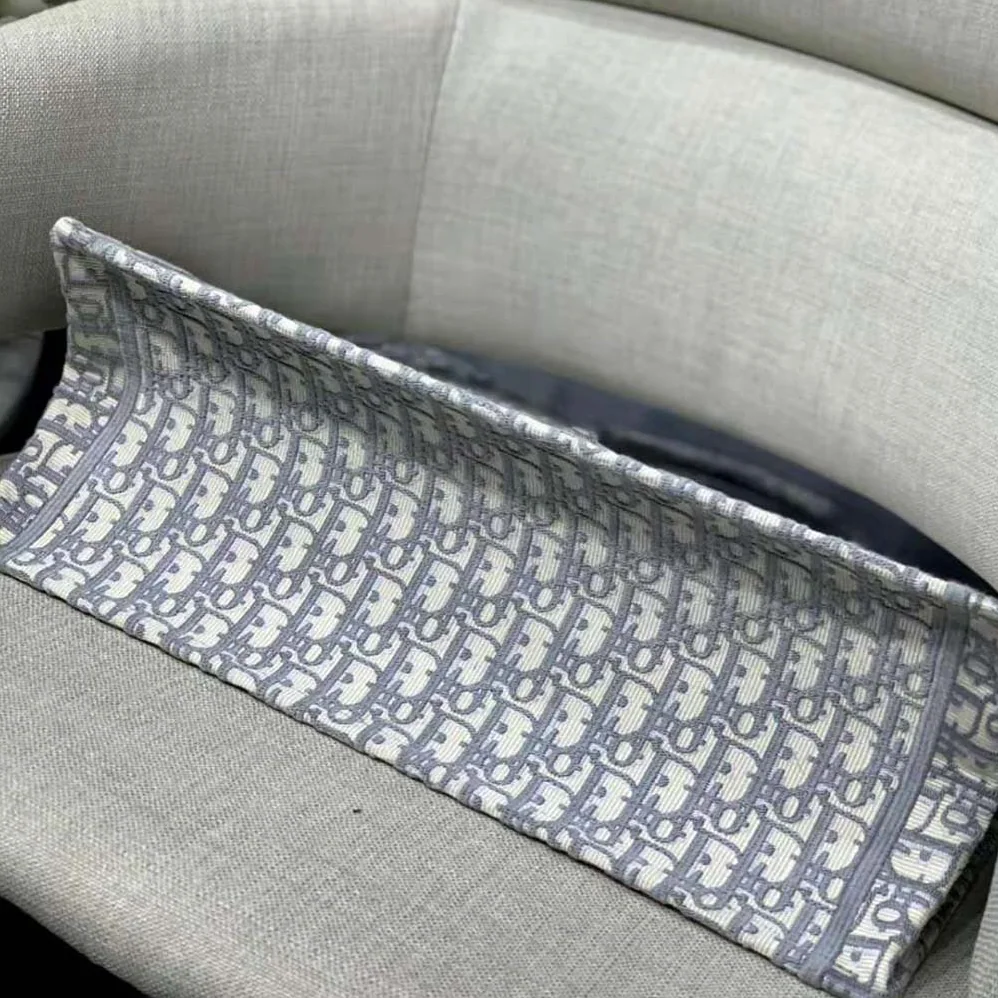 Dior Dior Bbook Tote for Women in Silver Dior Dior Bbook Tote for Women in Silver