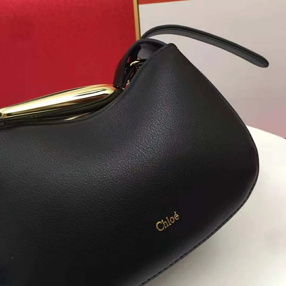 Chloe Kiss Small Purse in Small Grain Calfskin for Women in Black