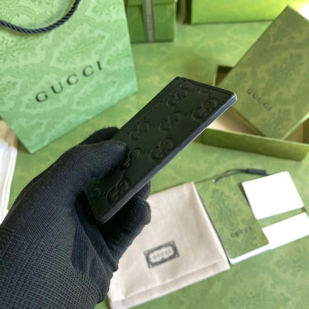 Gucci Card Case GG Embossed in Black / Gucci Card Case GG Embossed in Black /