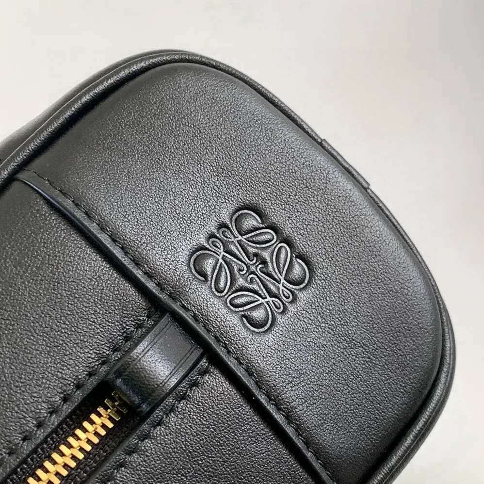 Loewe Amazona 23 Bag in Nappa Calfskin for Unisex in Black Loewe Amazona 23 Bag in Nappa Calfskin for Unisex in Black