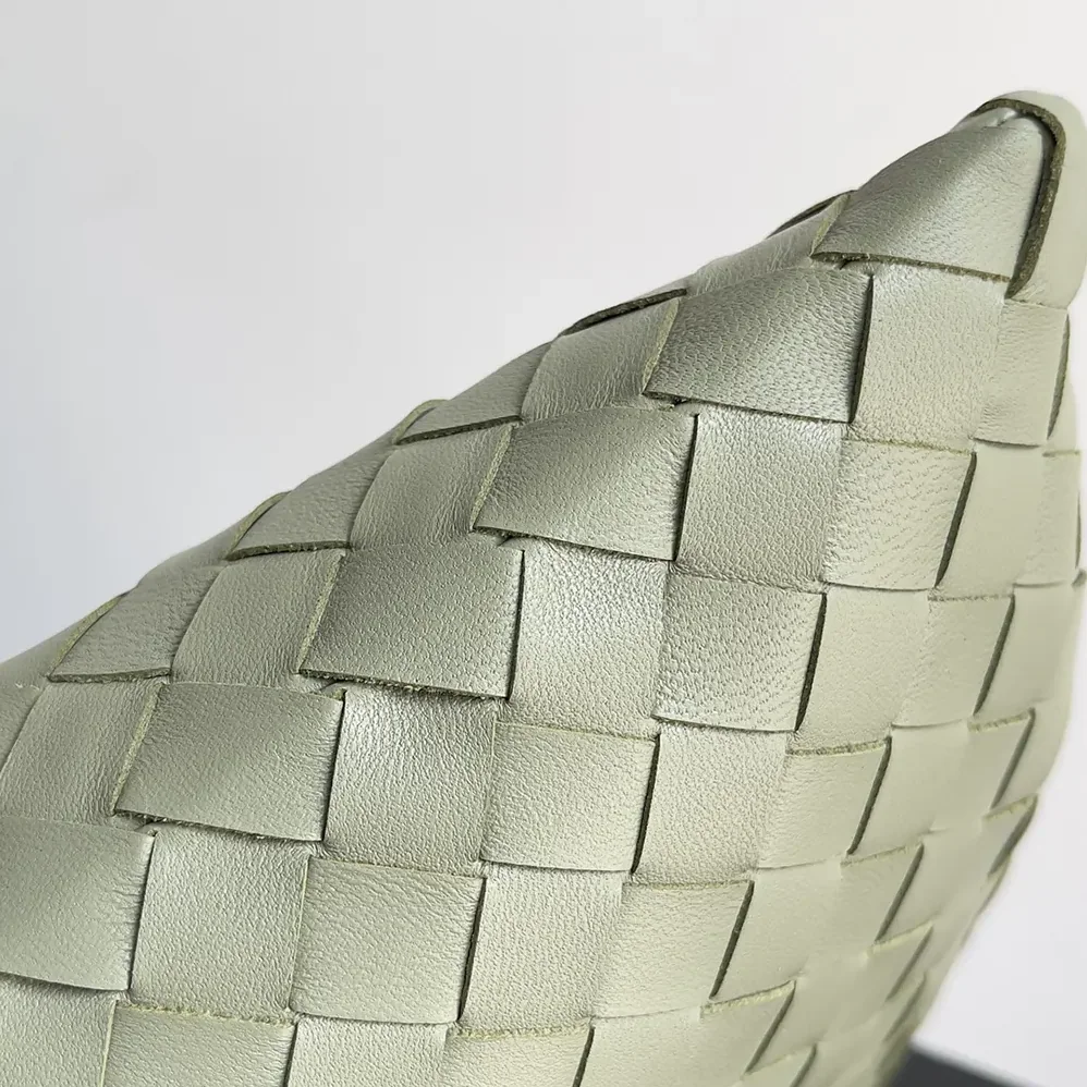 Bottega Veneta Hop Shoulder Bag in Calfskin Leather for Women in Olive
