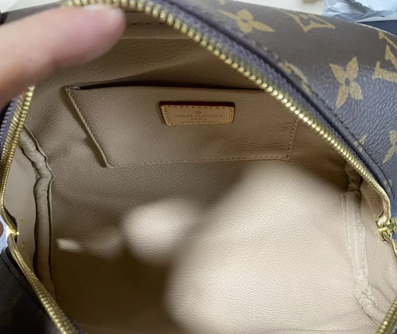 Louis Vuitton Locker Dopp Kit Brown 9.1 Inches/