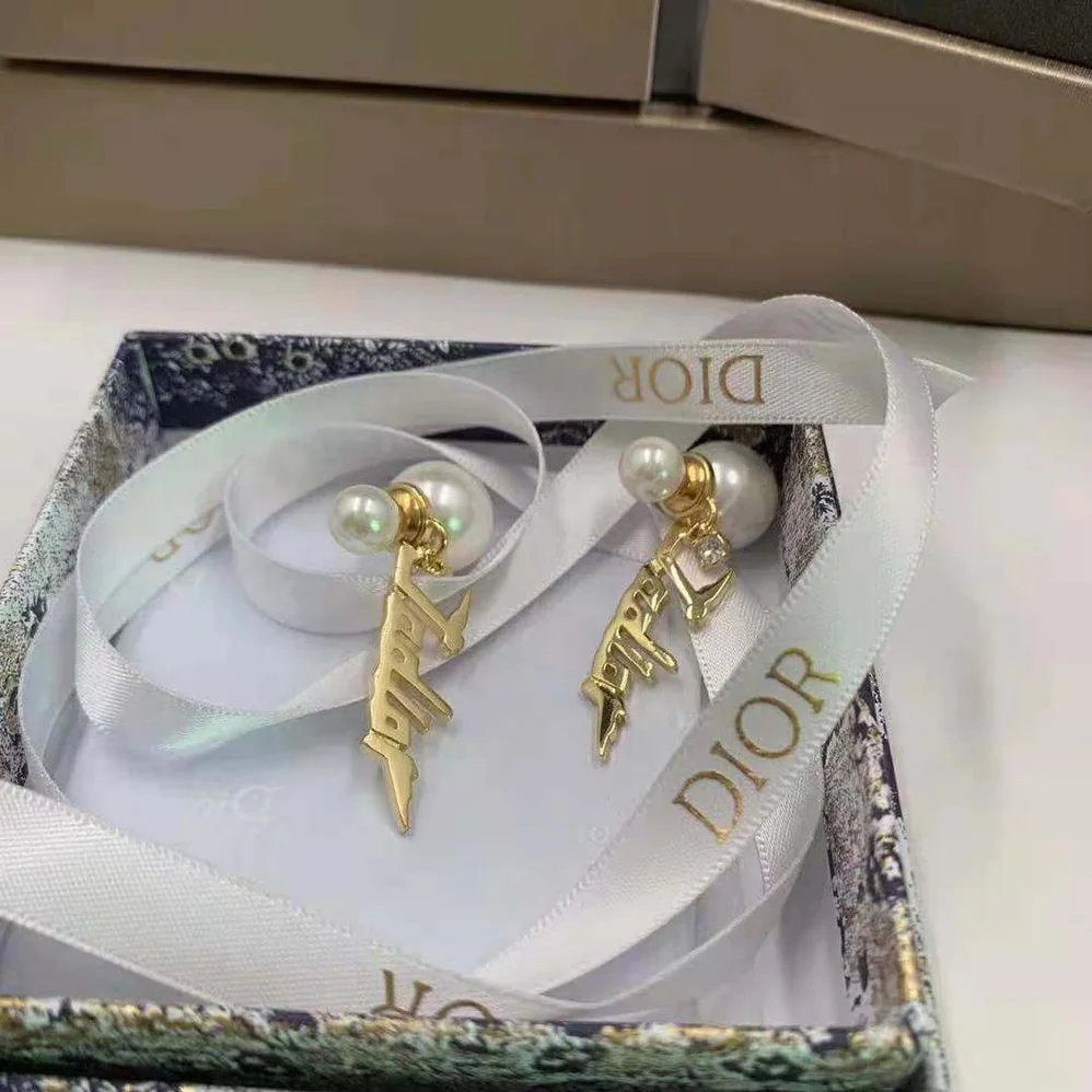 Dior Tribales Earrings Gold-Finish Metal and White Resin Pearls for Women Dior Tribales Earrings Gold-Finish Metal and White Resin Pearls for Women