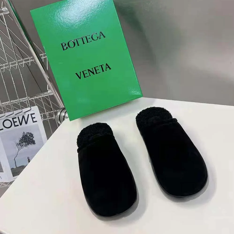 Bottega Veneta Snap Slipper in Shearling Calfskin for Unisex in Black