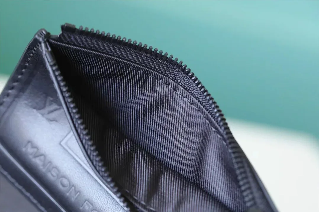 Louis Vuitton Messenger Voyage Aerogram Black