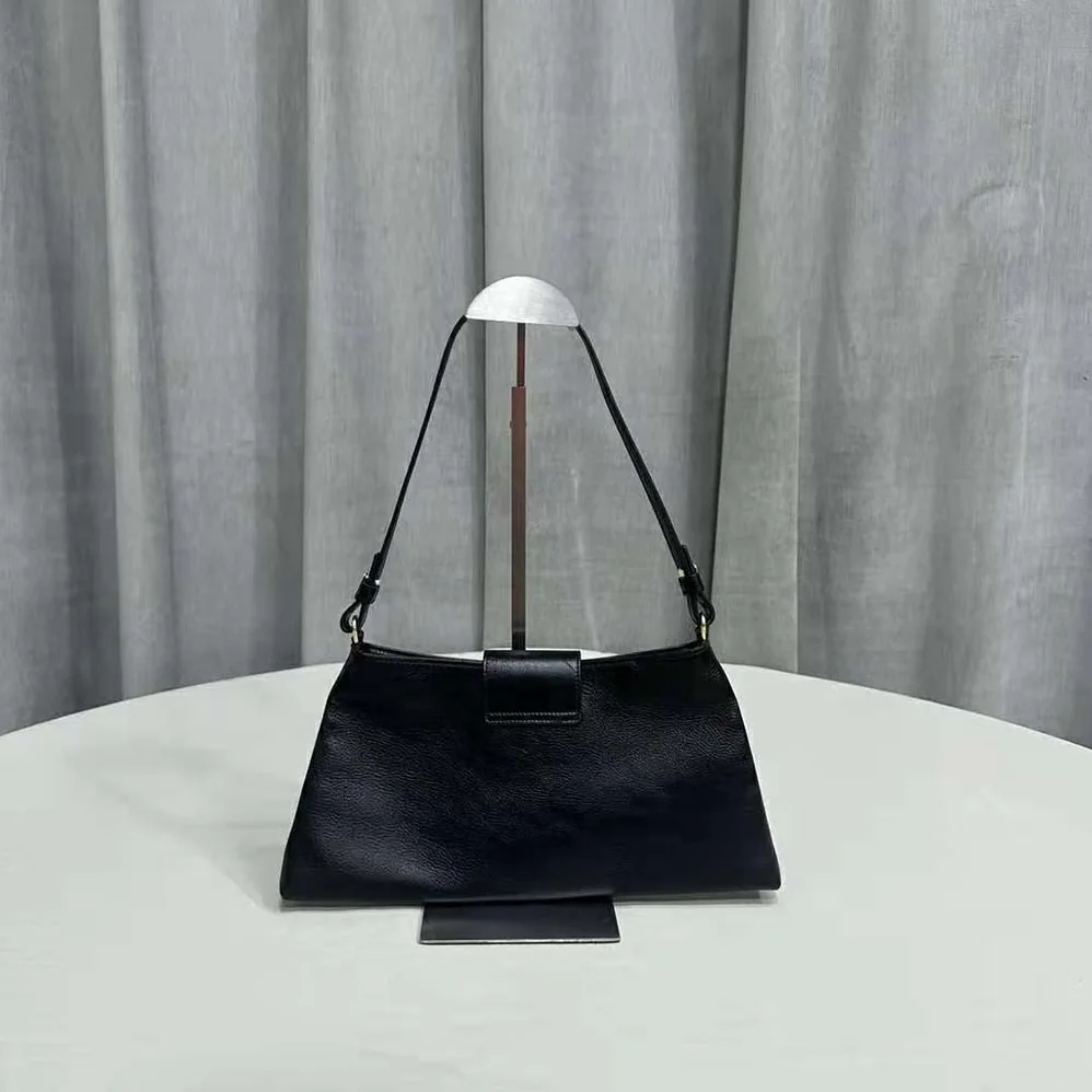 Celine Wiltern Clutch Triomphe Soft in Smooth Calfskin for Women in Black Celine Wiltern Clutch Triomphe Soft in Smooth Calfskin for Women in Black
