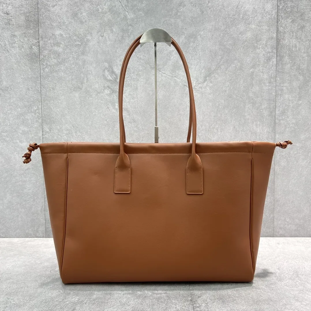 Celine Cabas Drawstring Cuir Triomphe Tan / .04LU Celine Cabas Drawstring Cuir Triomphe Tan / .04LU